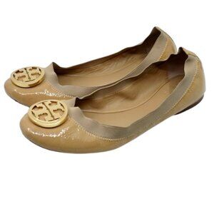 TORY BURCH~Caroline~BEIGE PATENT LEATHER BALLET FLATS REVA LOGO SHOES  SZ 8.5